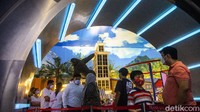 Ada beragam wahana permainan menarik yang dapat dicoba oleh para pengunjung di Trans Studio Cibubur, mulai dari boomerang hingga hyper coaster yang memacu adrenalin. 