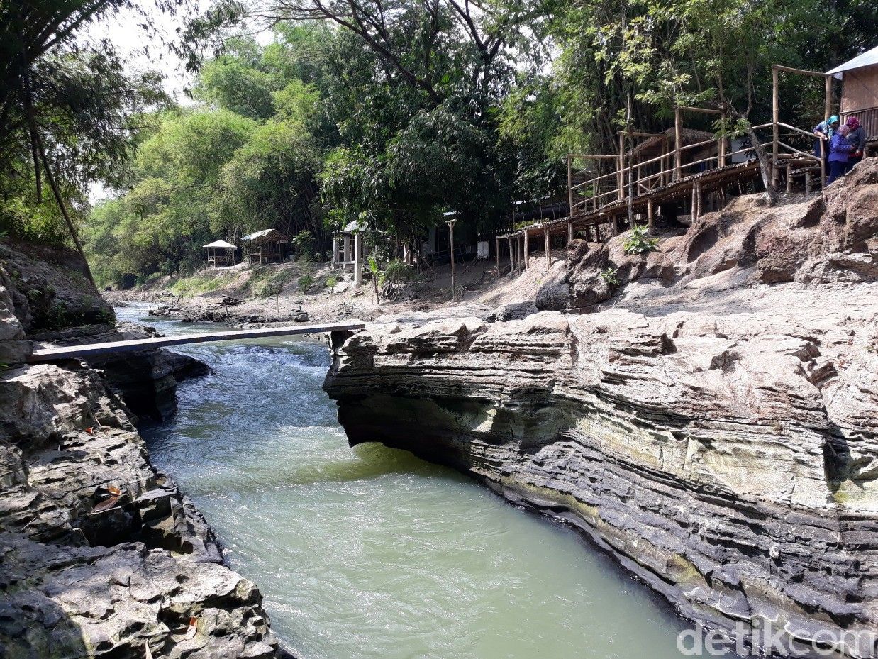 Batu Kapal di Bantul