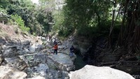 Beberapa batu menyerupai haluan kapal yang sangat Instagramable. Suasana di Batu Kapal juga sangat teduh sehingga membuat wisatawan betah berlama-lama di atas bebatuan.
