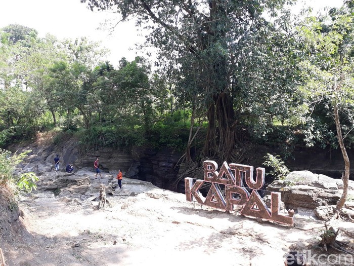 Batu Kapal di Bantul