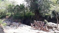 Berjarak 14 kilometer dari jantung Kota Yogyakarta, jalur menuju Taman Wisata Batu Kapal terbilang cukup mudah dijangkau. Nantinya, setelah sampai Pedukuhan Klenggotan RT 01, Kalurahan Srimulyo, Kapanewon Piyungan, Bantul, wisatawan cukup mengikuti penunjuk arah hingga sampai ke Batu Kapal.