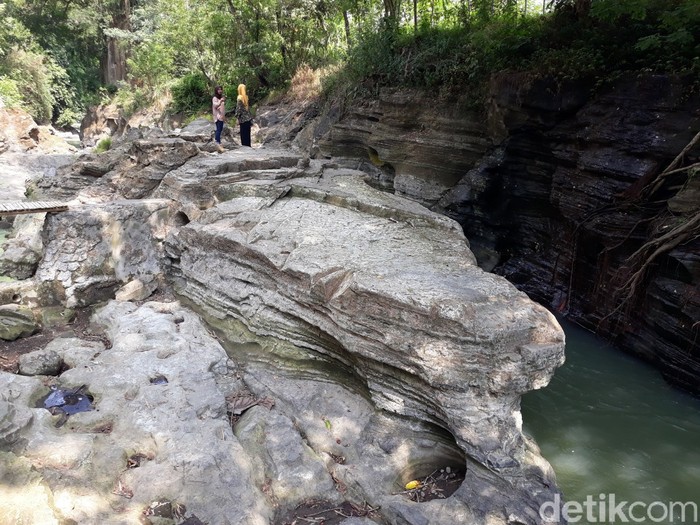 Batu Kapal di Bantul