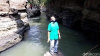 Selain menawarkan pemandangan alam yang memanjakan mata, Batu Kapal menyediakan jasa cave tubing atau susur sungai. Wisatawan juga bisa bermain air di aliran Sungai Opak.