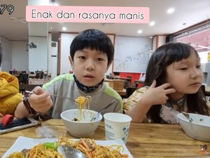 Bocah Korea Ketagihan Makan Tempe hingga Kontroversi Nasi Padang yang Heboh