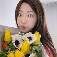 Sejak didiagnosa memiliki kanker kelenjar getah bening, Dawn Lee tidak hanya membuat konten tentang kecantikan, namun juga perjalanan penyakitnya.  Foto: dok. Instagram/@dawniscoming