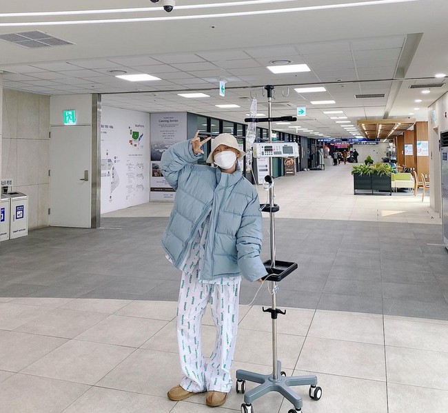 Kondisi kesehatan Lee memang menurun karena kanker kelenjar getah beningnya sudah stadium empat. Meski Lee mengaku sangat sedih dengan kabar buruk dari dokter, namun dia kembali tegar dan berusaha tetap positif.  Foto: dok. Instagram/@dawniscoming