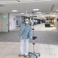 Kondisi kesehatan Lee memang menurun karena kanker kelenjar getah beningnya sudah stadium empat. Meski Lee mengaku sangat sedih dengan kabar buruk dari dokter, namun dia kembali tegar dan berusaha tetap positif.  Foto: dok. Instagram/@dawniscoming