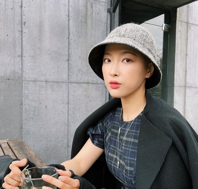 Pada 15 April, Lee mengupdate tentang kondisi kesehatannya kepada penggemarnya di Youtubenya. Dia mengatakan bahwa mendapatkan kabar buruk dari dokter tentang kondisi kesehatannya.  Foto: dok. Instagram/@dawniscoming