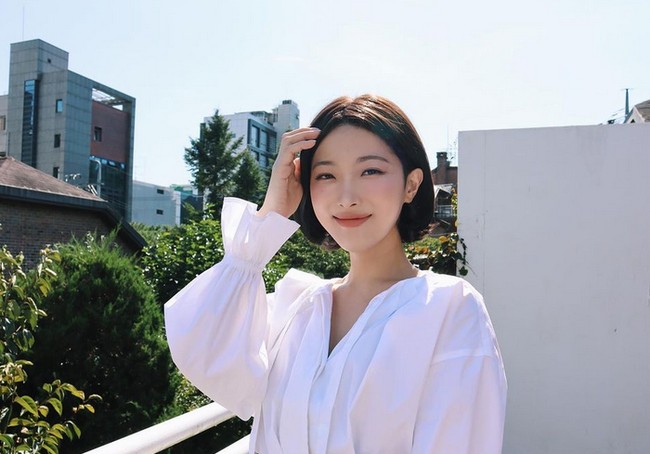 Inilah foto kenangan Dawn Lee, beauty vlogger asal Korea Selatan yang meninggal dunia pada Minggu (30/5/2021). Dawn Lee meninggal di usia yang masih cukup muda yakni 30 tahun setelah berjuang melawan kanker kelenjar getah bening selama dua tahun.  Foto: dok. Instagram/@dawniscoming