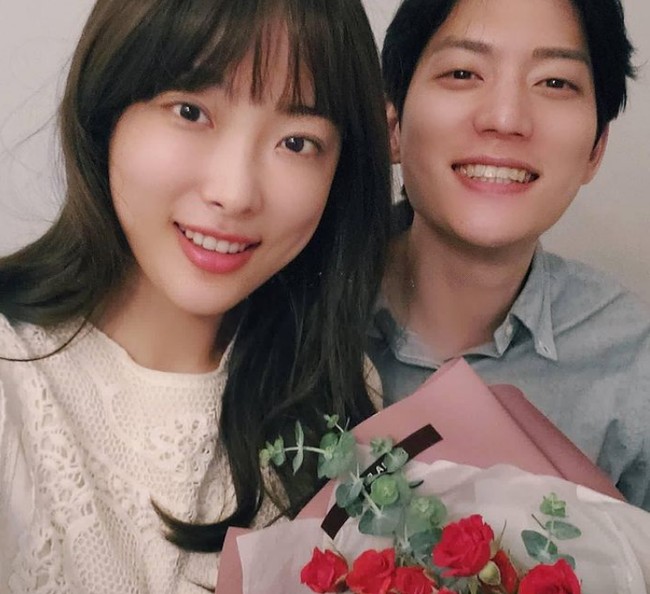 Inilah potret kenangan Dawn Lee dengan kekasihnya yang setia. Dalam momen tersebut, Dawn Lee memuji kekasihnya keren, dan dia mensyukuri tahun 2020 berlalu dengan sangat baik.  Foto: dok. Instagram/@dawniscoming