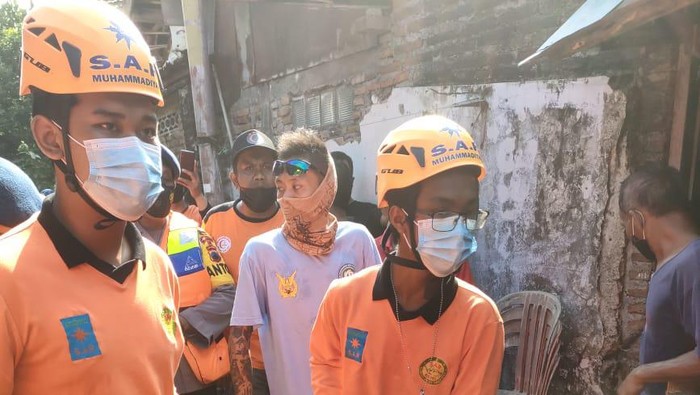 Evakuasi ABG yang hanyut di Bengawan Solo usai selamatkan itik, Selasa (1/6/2021)
