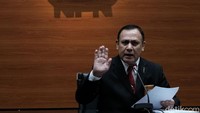 Firli menegaskan bahwa pihaknya tidak ada niat untuk menyingkirkan pegawai yang tidak lolos. 