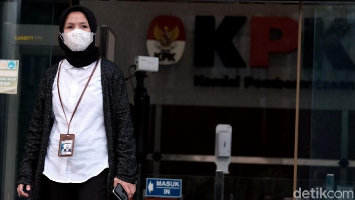 Proses pelantikan 1.271 pegawai KPK jadi ASN curi perhatian publik. Ketua KPK Firli Bahuri pun angkat suara terkait proses pelantikan para pegawai KPK tersebut.