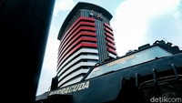 Kendaraan yang disiagakan seperti barracuda, mobil pemadam kebakaran, hingga motor trail.