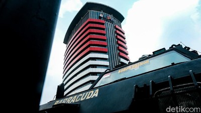 Kendaraan Taktis Disiagakan di Gedung KPK