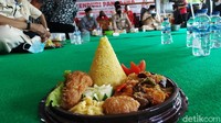 Prosesi upacara selesai, diteruskan dengan Kenduri Pancasila di aula kesenian Istana Gebang. 