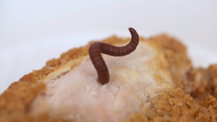 Jijik! Asyik Makan Burger, Wanita Ini Baru Sadar Burgernya Penuh Belatung Jijik! Asyik Makan Burger, Wanita Ini Baru Sadar Burgernya Penuh Belatung