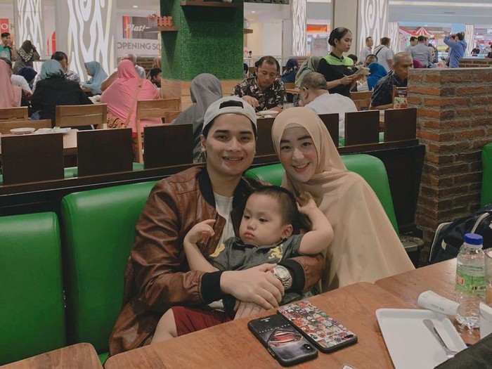 Kenangan Manis Alvin Faiz dan Larissa Chou Saat Makan Bareng