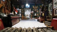 Tak hanya itu, panel di dalam Rumah Garuda juga membahas siapa saja yang berperan di dalam pembentukan lambang Negara Indonesia.