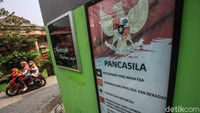 Kampung Teras Pancasila berada di Jalan Cempaka Karang Tengah, Kota Tangerang.  