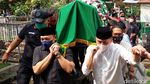 Momen Pemakaman Ibunda Ketua Umum PSSI M Iriawan di Bandung