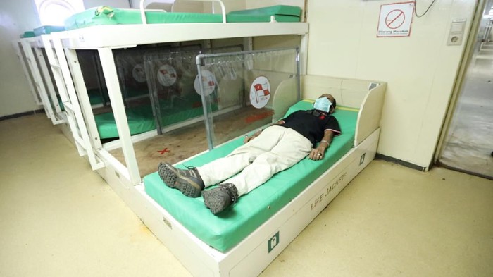Penerapan Prokes Ketat di Kapal Pelni Pelni terus memberikan pelayanan terbaiknya dengan menerapkan prokes ketat pada penumpang dan krunya demi berikan kenyamanan dan keamanan selama berlayar.