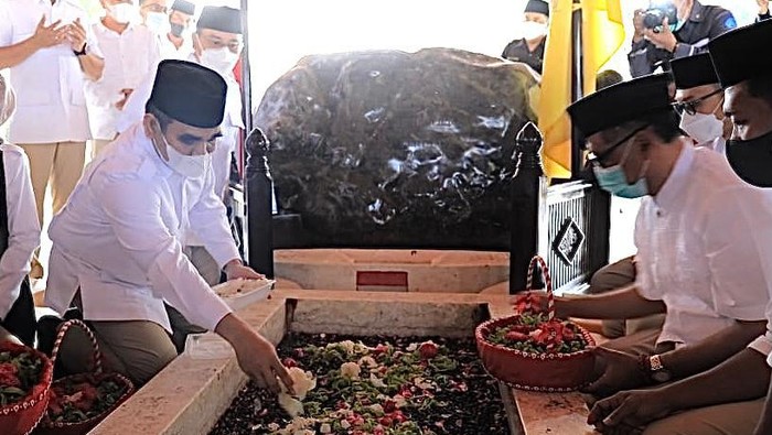 Pimpinan Gerindra berziarah ke makam Soekarno di Blitar (Dok Gerindra)