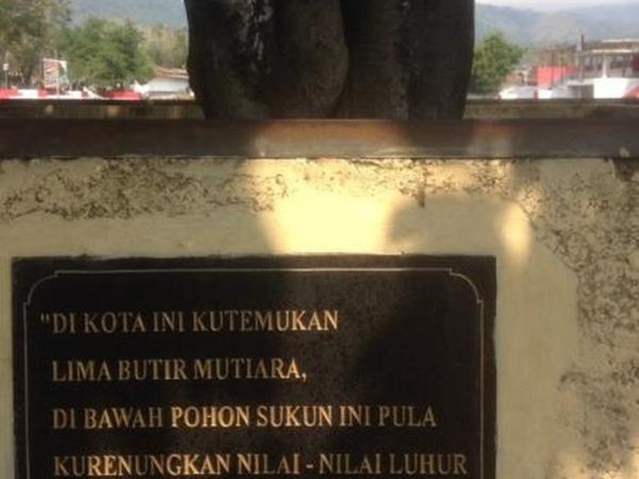 Pohon sukun di Ende yang jadi tempat Bung Karno mencetuskan Pancasila (Dok. detikcom)Pohon sukun di Ende yang jadi tempat Bung Karno mencetuskan Pancasila (Dok. detikcom)