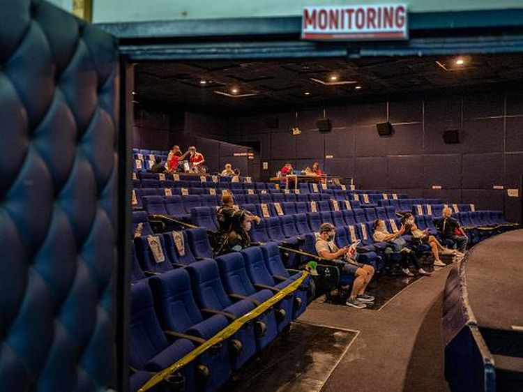 Potret Bioskop di Manila yang Disulap Jadi Lokasi Vaksinasi Corona