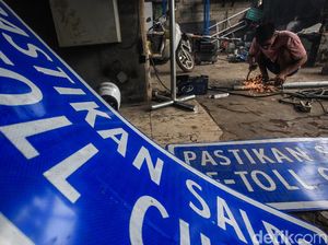 Geliat Perajin Marka Jalan di Tengah Pembukaan Tol Baru