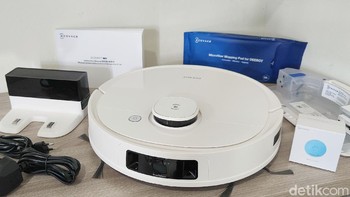 Dalam kotak kemasan Deebot T9, kita akan menerima 1 robot, docking station untuk pengisian daya, buku manual, sepasang side brush atau sapu dengan tiga tangkai, Ozmo Pro Oscilating System, kapsul penyegar udara, kompartemen penyegar udara dan 10 kain pel yang bisa dibuang. (Foto: Fitraya Ramadhanny/detikcom)