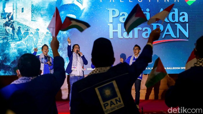 Saat Pasha Ungu-Eko Patrio Galang Dana untuk Palestina Partai Amanat Nasional (PAN) menggalang donasi untuk Palestina. Kegiatan galang dana itu pun dihadiri oleh sejumlah artis Ibu Kota yang juga merupakan kader PAN