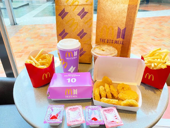 Saus BTS Meal Dijual Harga Rp 5,3 Juta Saus BTS Meal Dijual Harga Rp 5,3 Juta