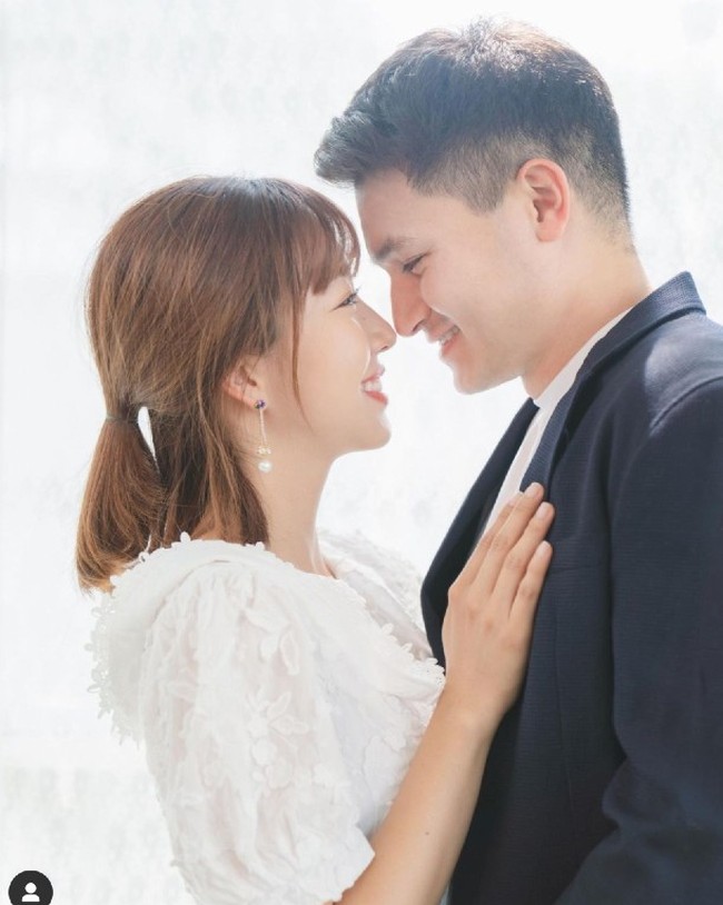 Melalui unggahan di YouTube, Sunny Dahye dan Chris Okano mengungkapkan pernikahan mereka. “Aku nikah,” tulisnya pada judul video yang diunggah Selasa (1/6/2021) sore. Foto: Dok. Instagram @sunnydahye @chrisokano