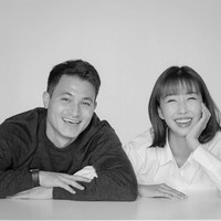 Dalam video yang diunggah ke YouTube itu terlihat Chris Okano bersimpuh dan menyodorkan sebuah cincin bermata berlian.” Maukah kamu menghabiskan sisa hidupmu dengan aku, begitu kata pria yang berprofesi sebagai YouTuber dan fotografer itu. Foto: Dok. Instagram @sunnydahye @chrisokano