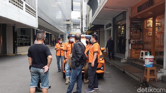 Tim INAFIS lakukan olah TKP di lokasi penemuan jasad remaja yang diduga bunuh diri.