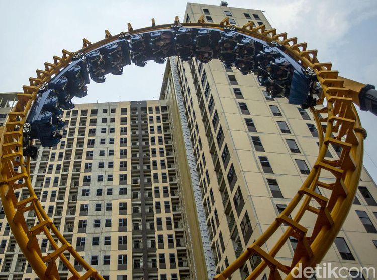 Uji Adrenalin Menjajal Boomerang Hyper Coaster di Trans Studio Cibubur