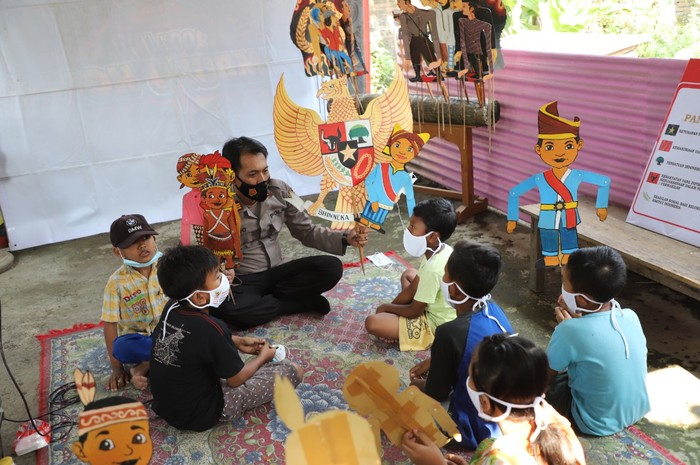 wayang kardus