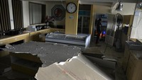 Ledakan yang diduga akibat kebocoran tabung gas tersebut mengakibatkan sejumlah ruangan rusak.  