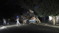Diketahui bom pertama meledak di dekat rumah seorang pemimpin terkemuka Hazara, Mohammad Mohaqiq, dan di depan sebuah masjid Syiah.  