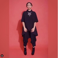 Thalita Latief berhasil menurunkan berat badannya hingga 33 kg. Rahasia penurunan berat badannya adalah diet mayo yang dijalaninya. Diet mayo yang dikenal di Indonesia adalah mengurangi asupan karbohidrat dan makan makanan tanpa garam selama 14 hari berturut-turut. Selain diet mayo, Thalita juga hanya makan makanan yang dikukus atau direbus. Foto: Instagram