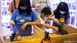 Asyiknya Bermain dengan Hewan di Pusat Perbelanjaan Ibu Kota