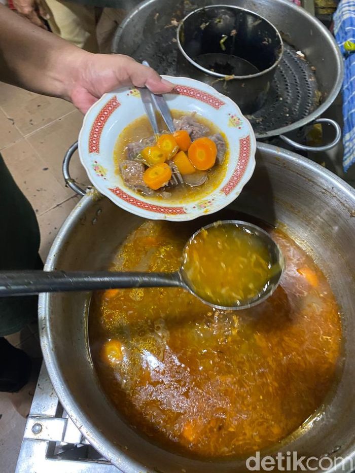 Ayam Goreng Kampung Racikan Pak Supar yang Tersohor di Semarang - Foto 12