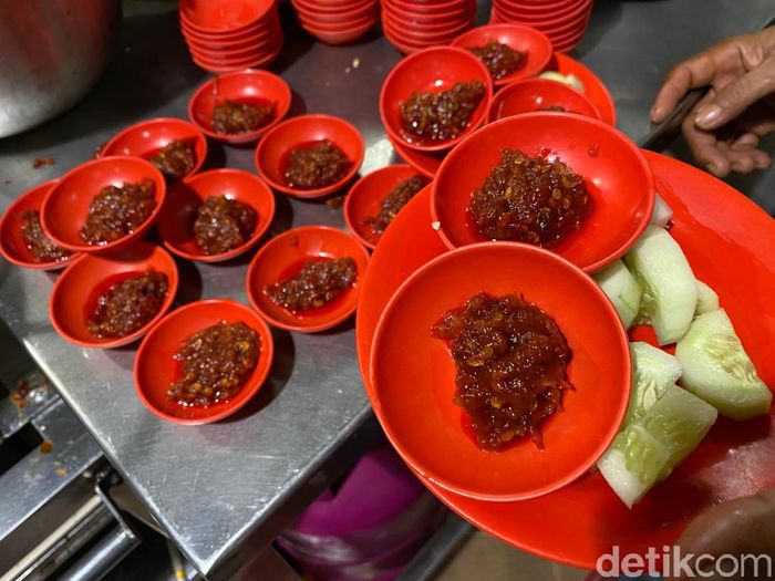 Ayam Goreng Kampung Racikan Pak Supar yang Tersohor di Semarang - Foto 9