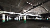 Mereka biasanya mengawali penelusuran seluk beluk bangunan mulai dari bagian basement hingga ke lantai tiga, yang merupakan titik teratas diizinkannya orang luar yang datang karena rasa penasaran sekaligus mencari sensasi mistis.  