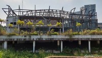 Kondotel Royal Tulip digadang-gadang akan dijadikan sebagai bangunan termegah di Bandung Raya. Posisinya pun amat strategis, lantaran ada di depan Gerbang Tol Baros I dan II yang menghubungkan Kota Cimahi dengan daerah lainnya. Berada di Jalan HMS Mintaredja, Baros, kondotel Royal Tulip itu didesain oleh Ridwan Kamil pada 2011 lalu.  