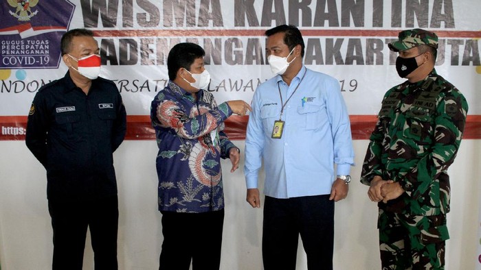 Bantuan untuk Pekerja Migran di Wisma Atlet Terus Mengalir Bantuan untuk para petugas dan pekerja migran yang sedang menjalani isolasi di RSDC Wisma Atlet terus mengalir. Kali ini datang dari BPJamsostek yang turut mendukung pemerintah untuk mengakhiri pandemi.