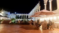 Benteng Hock memiliki gazebo, tempat duduk, kafe, beberapa tempat foto dan katalog sejarah Bentang Hock. Selain itu juga ditambahkan perpustakaan mini di tiap gazebo. 