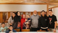 Maksudnya adalah ia hanya mengonsumsi makanan utuh. Bahkan ia mengatakan ia masih makan tiga kali sehari dan masih makan nasi. Foto: Instagram @citraciki