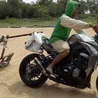 Berkat kemajuan teknologi, jemur padi pun sudah nggak perlu repot-repot pakai tenaga manual lagi. Jadi bisa lebih hemat tenaga kan kalau gini.. Foto: Instagram/@sukijan.id